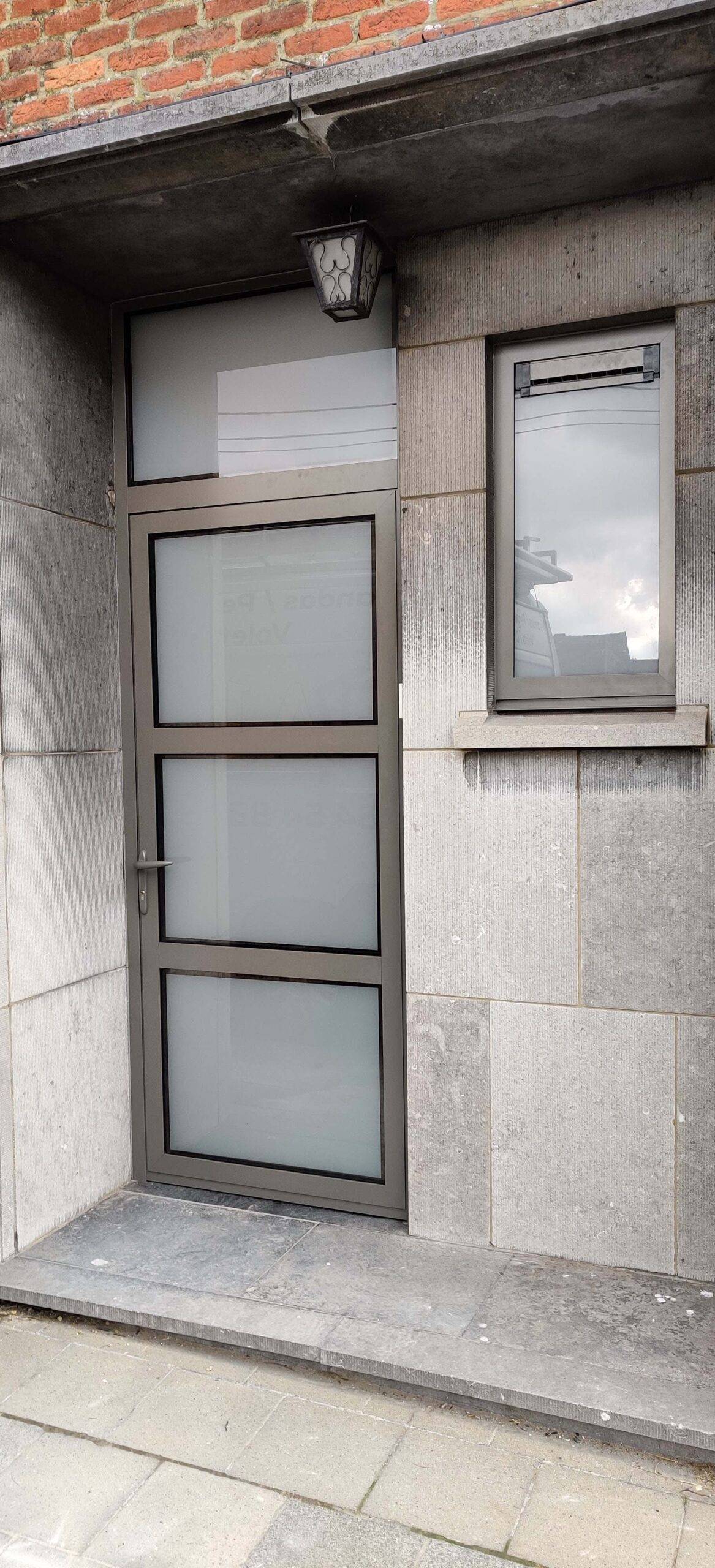 Porte-fenêtre aluminium pour bâtiment style moderne Porte-fenêtre aluminium pour bâtiment style moderne